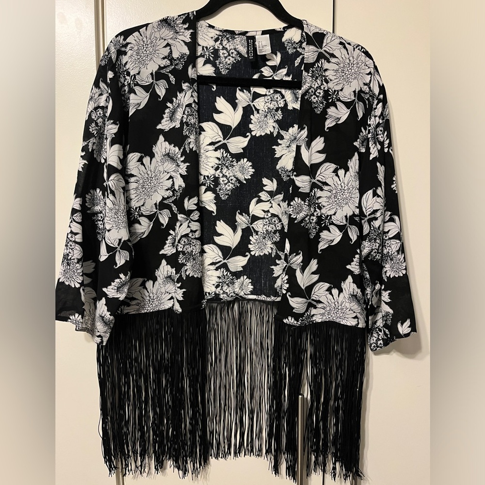 Floral Cropped kimono with fringe